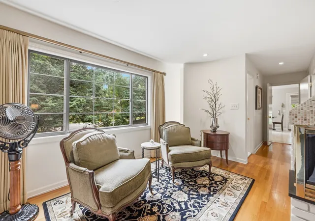 Photo 3 of Single family home for sale at 5 Rollingwood Dr, Worcester, MA 01609 | MLS# 73570769 | Listing updated on 2026-09-14