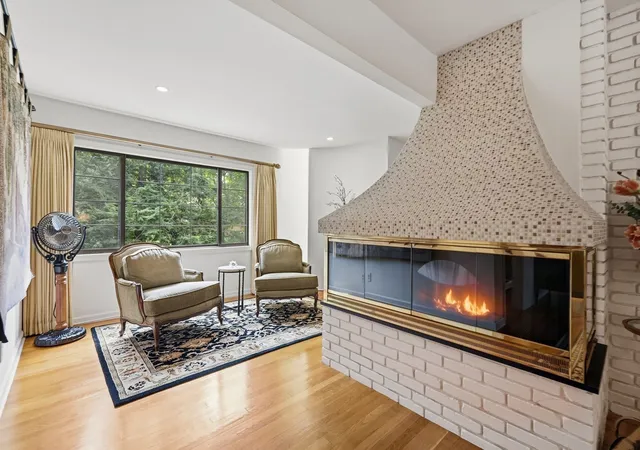 Photo 4 of Single family home for sale at 5 Rollingwood Dr, Worcester, MA 01609 | MLS# 73570769 | Listing updated on 2026-09-14