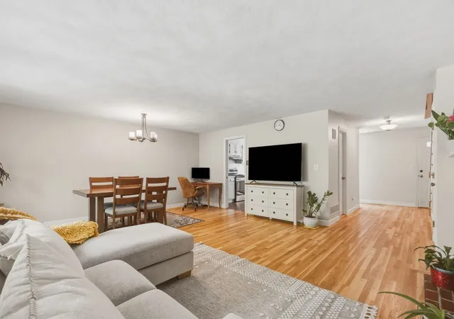Listing Photo 5 - Condo for sale in building located at 3 Seaborn Pl, Lexington, MA 02420 - Unit #3