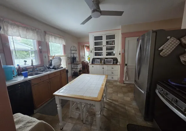 Photo 3 of Single family home for sale at 81 Lyndale St, Springfield, MA 01108 | MLS# 73571142 | Listing updated on 2026-09-18