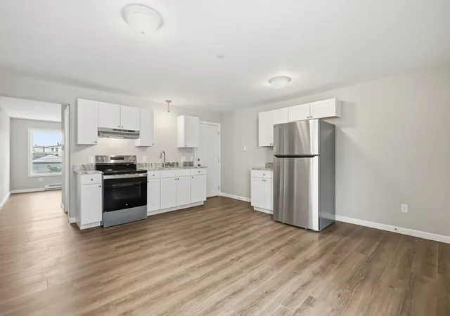 Listing Photo 4 - Condo for sale in building located at 4 Phelps Ave, Westfield, MA 01085