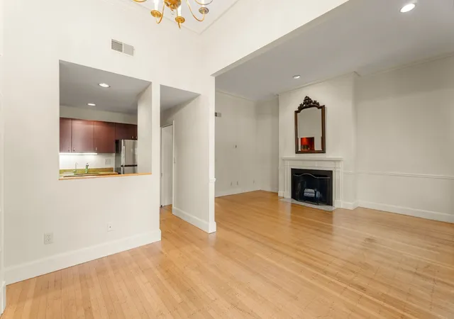 Photo 4 of Condo for sale at 180 Marlborough St #1, Boston, MA 02116 | MLS# 73573822 | Listing updated on 2026-09-17