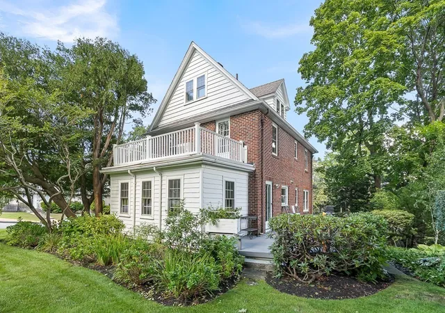 Photo 3 of Single family home for sale at 143 Arlington St, Winchester, MA 01890 | MLS# 73575069 | Listing updated on 2026-09-19