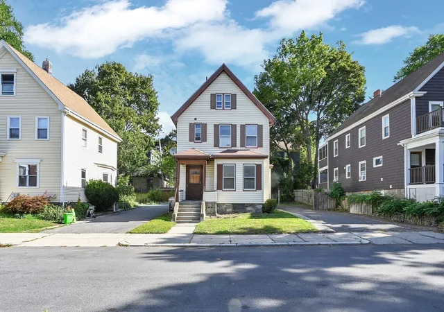 Photo 3 of Sale Pending at 21 Ardale St, Roslindale, MA 02131 | MLS# 73583806 | Listing updated on 2026-10-14