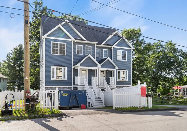 Photo 2 of Single family home for sale at 32 Valmor St, Worcester, MA 01604 | MLS# 73571294 | Listing updated on 2026-09-06