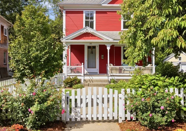 Photo 2 of Single family home for sale at 211 Crescent St, Northampton, MA 01060 | MLS# 73585599 | Listing updated on 2026-10-14