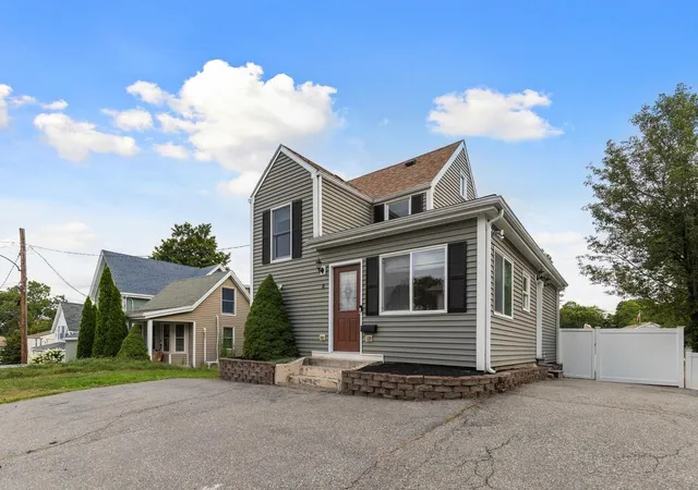 Photo 2 of Single family home for sale at 8 Herbert St, Wakefield, MA 01880 | MLS# 73572041 | Listing updated on 2026-10-02