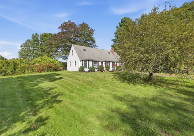 Photo 2 of Single family home for sale at 15 Surrey Ln, Amherst, MA 01002 | MLS# 73581070 | Listing updated on 2026-10-10