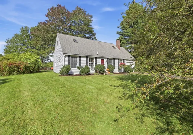 Photo 3 of Single family home for sale at 15 Surrey Ln, Amherst, MA 01002 | MLS# 73581070 | Listing updated on 2026-10-10