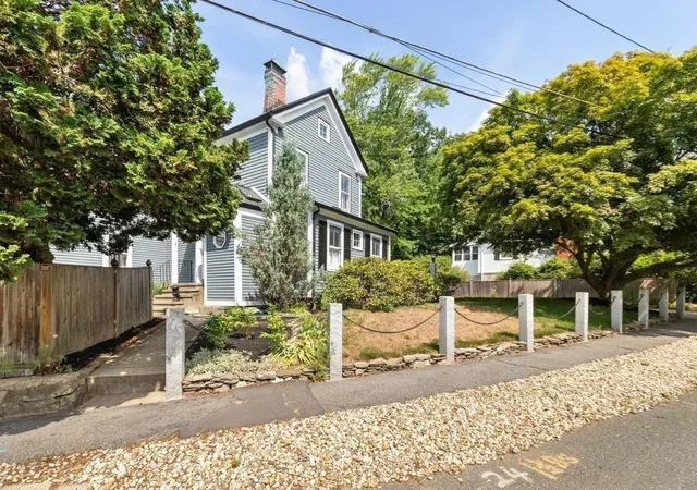 Photo 3 of Single family home for sale at 8 Leonard Cir, Medford, MA 02155 | MLS# 73573420 | Listing updated on 2026-09-12