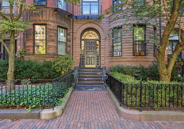 Photo 3 of Condo for sale at 258 Marlborough St #2R, Boston, MA 02116 | MLS# 73577421 | Listing updated on 2026-09-20
