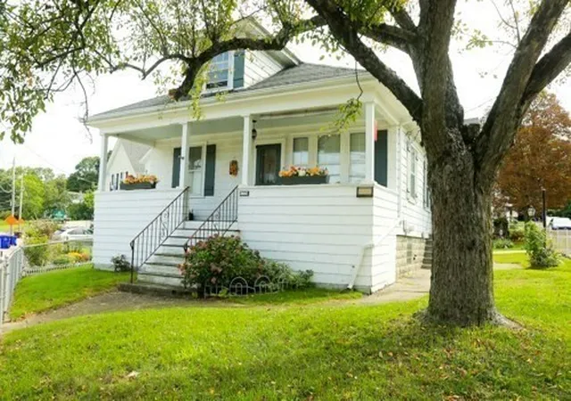 Photo 3 of Single family home for sale at 2641 N Main St, Fall River, MA 02720 | MLS# 73574357 | Listing updated on 2026-09-26