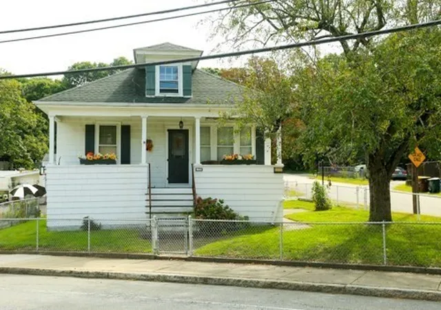 Photo 3 of Single family home for sale at 2641 N Main St, Fall River, MA 02720 | MLS# 73574357 | Listing updated on 2026-09-26