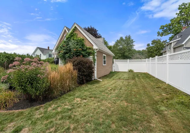 Photo 4 of Sale Pending at 172 West St, Walpole, MA 02081 | MLS# 73573733 | Listing updated on 2026-09-17