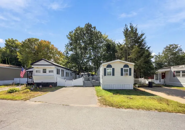 Photo 3 of Manufactured home for sale at 176 Lakeview St, Tewksbury, MA 01876 | MLS# 73578989 | Listing updated on 2026-10-28