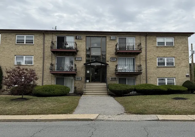 Condo for sale at 81 High St #4, Amesbury, MA 01913 | MLS# 73585556
