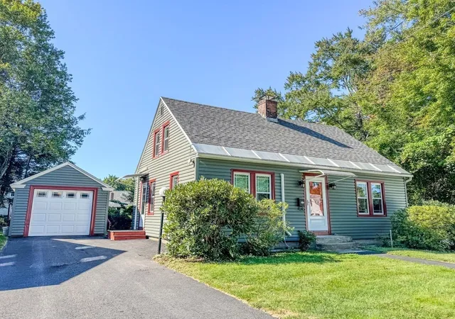 Photo 3 of Sale Pending at 82 Smith St, Greenfield, MA 01301 | MLS# 73577793 | Listing updated on 2026-10-14
