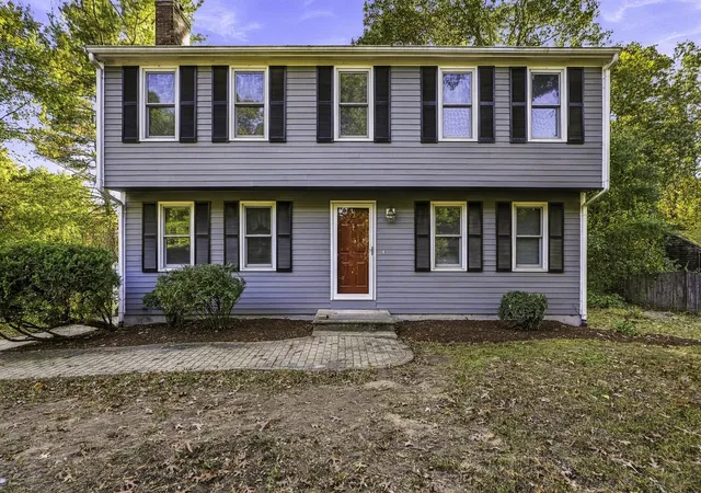Photo 1 of Single family home for sale at 565 Hartford Ave E, Uxbridge, MA 01569 | MLS# 73589366 | Listing updated on 2026-10-15