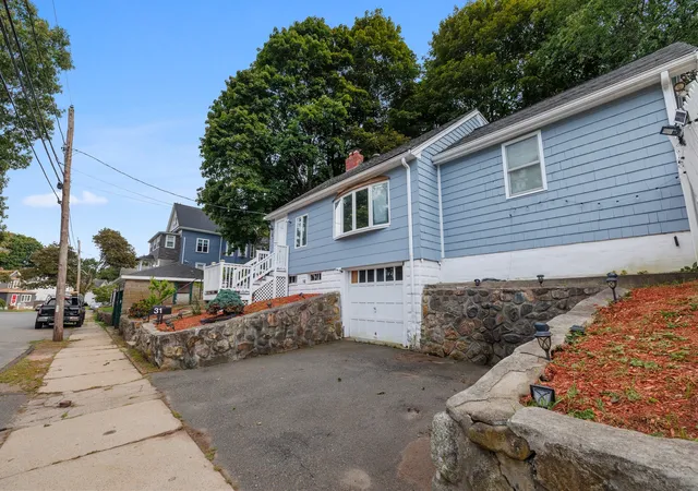 Photo 3 of Single family home for sale at 31 Endicott St, Saugus, MA 01906 | MLS# 73573500 | Listing updated on 2026-09-12