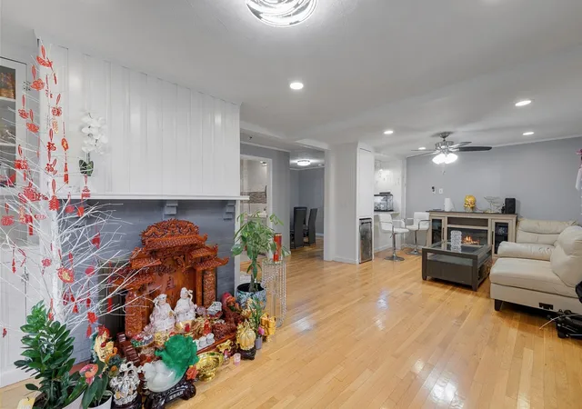 Photo 3 of Single family home for sale at 31 Endicott St, Saugus, MA 01906 | MLS# 73573500 | Listing updated on 2026-09-12