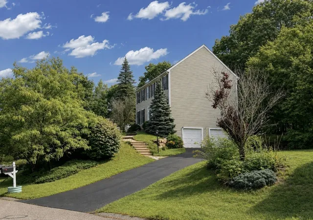 Photo 3 of Single family home for sale at 5 Bay Farm Ln, South Grafton, MA 01560 | MLS# 73573124 | Listing updated on 2026-09-22