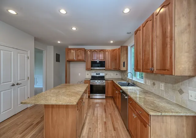 Photo 4 of Single family home for sale at 5 Bay Farm Ln, South Grafton, MA 01560 | MLS# 73573124 | Listing updated on 2026-09-22