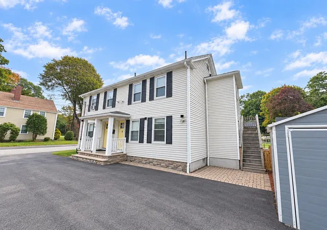 Listing Photo 2 - Condo for sale in building located at 5 Washington St, Amesbury, MA 01867