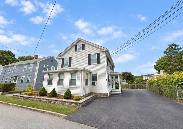 Listing Photo 3 - Condo for sale in building located at 5 Washington St, Amesbury, MA 01867