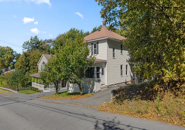Photo 3 of Single family home for sale at 26 New Harbor Rd, Clinton, MA 01510 | MLS# 73588273 | Listing updated on 2026-10-15
