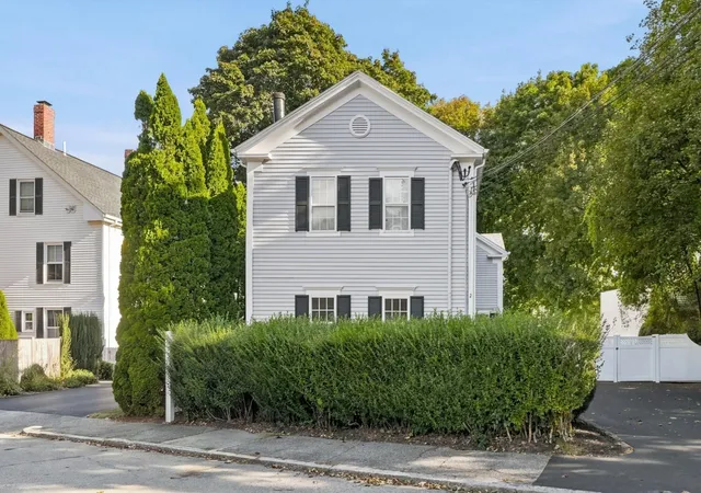 Listing Photo 1 - Condo for sale in building located at 2 Greenleaf St, Newburyport, MA 01950 - Unit #3