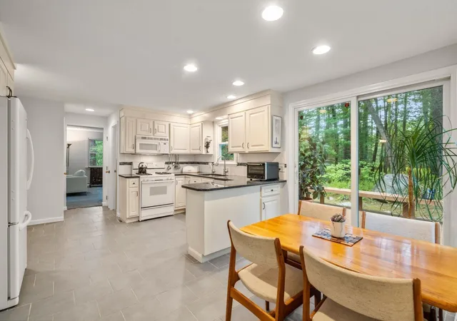 Photo 3 of Sale Pending at 41 Old Stagecoach Rd, Bedford, MA 01730 | MLS# 73575633 | Listing updated on 2026-09-30