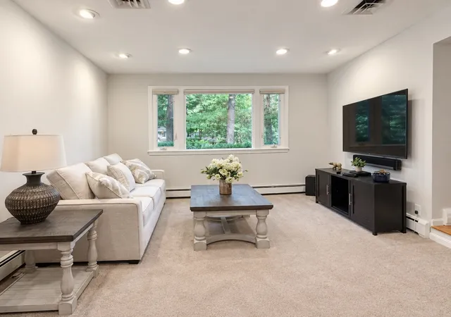Photo 3 of Sale Pending at 41 Old Stagecoach Rd, Bedford, MA 01730 | MLS# 73575633 | Listing updated on 2026-09-30
