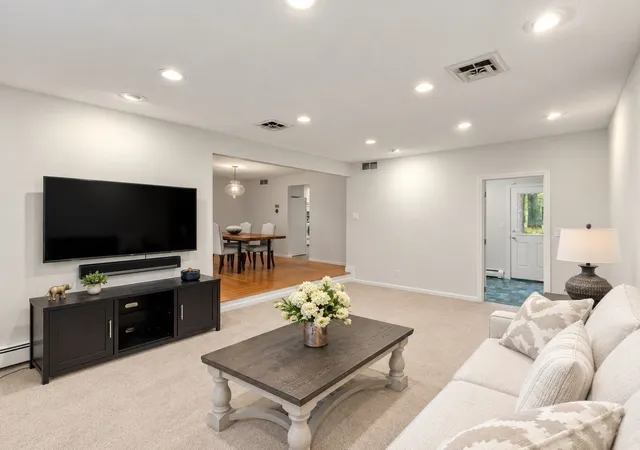 Photo 4 of Sale Pending at 41 Old Stagecoach Rd, Bedford, MA 01730 | MLS# 73575633 | Listing updated on 2026-09-30
