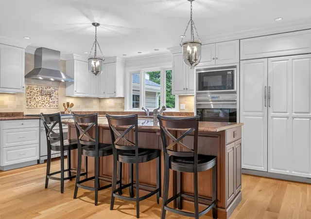 Photo 3 of Single family home for sale at 8 Buttercup Ln, Dover, MA 02030 | MLS# 73573228 | Listing updated on 2026-09-12