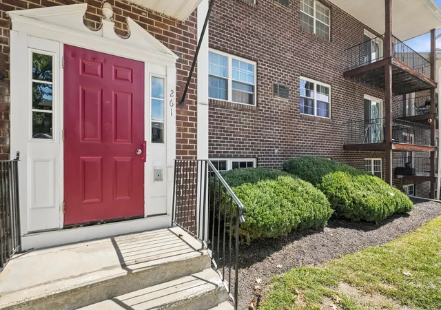 Photo 1 of Condo for sale at 261 Boston Post Rd E #4, Marlborough, MA 01752 | MLS# 73582220 | Listing updated on 2026-10-26