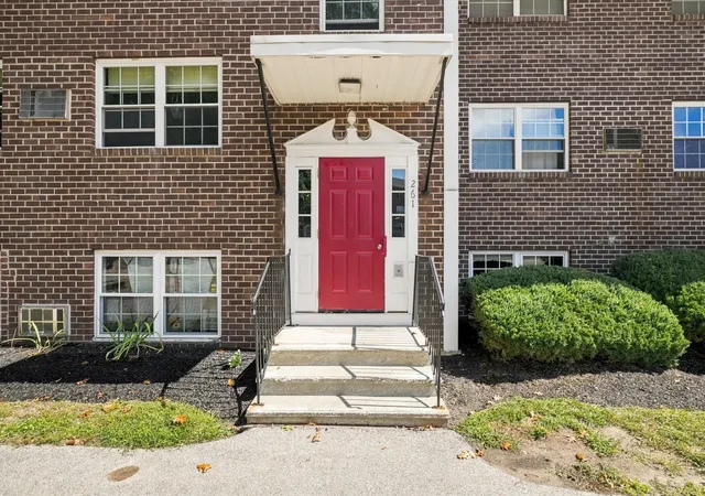 Listing Photo 1 - Condo for sale in building located at 261 Boston Post Rd E, Marlborough, MA 01752 - Unit #4