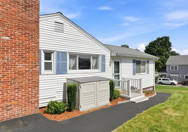 Photo 2 of Single family home for sale at 11 Marlboro Rd, Woburn, MA 01801 | MLS# 73575184 | Listing updated on 2026-09-16