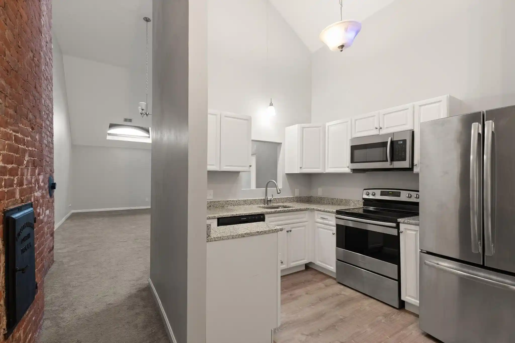 Listing Photo 1 - Condo for sale in 31 Elizabeth St located at 31 Elizabeth St, Worcester, MA 01605 - Unit #303
