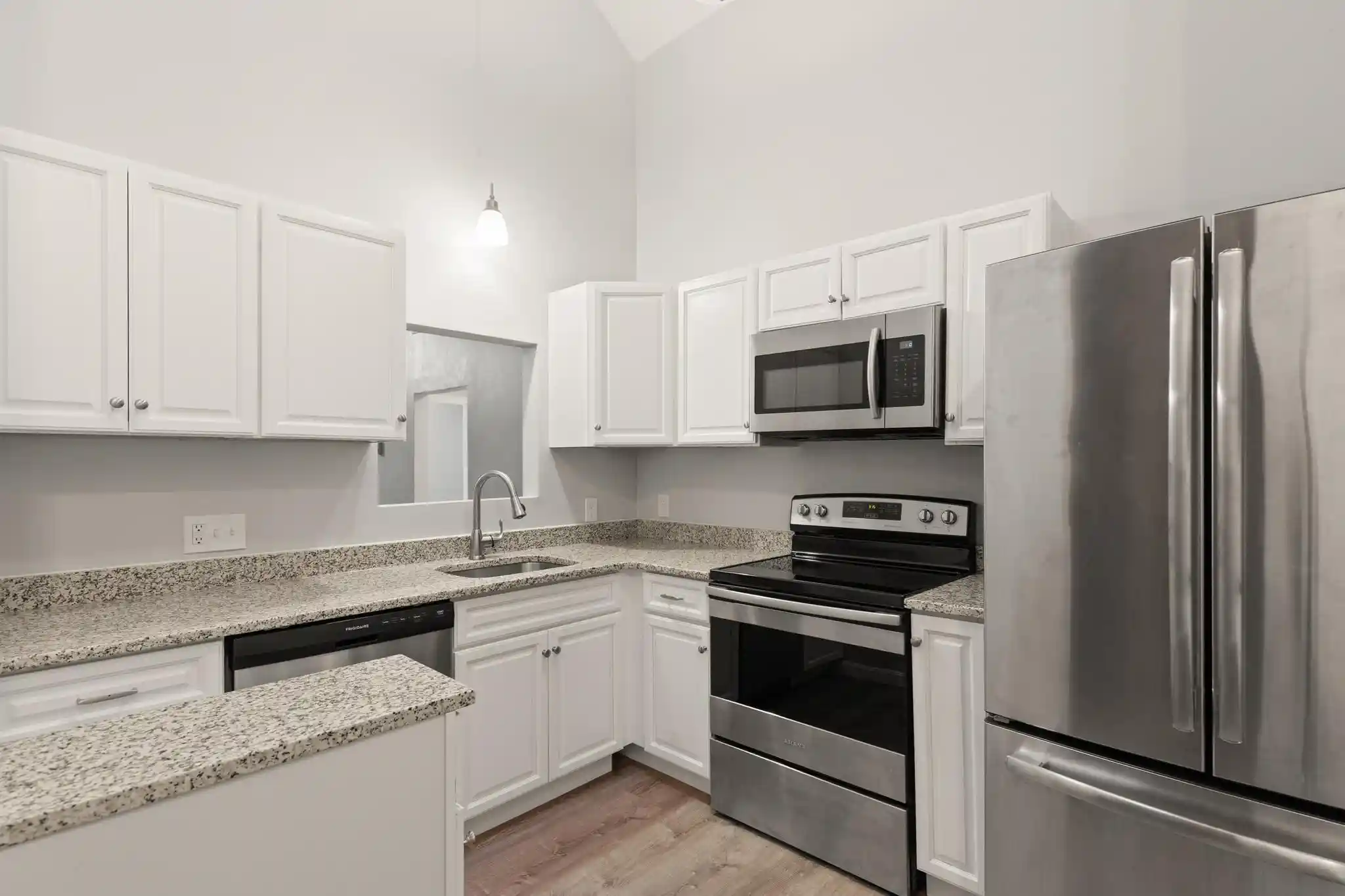 Listing Photo 2 - Condo for sale in 31 Elizabeth St located at 31 Elizabeth St, Worcester, MA 01605 - Unit #303