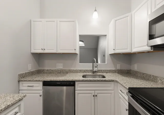 Listing Photo 3 - Condo for sale in building located at 31 Elizabeth St, Worcester, MA 01605 - Unit #303