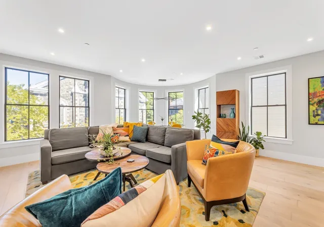 Listing Photo 2 - Condo for sale in building located at 322 Bunker Hl St, Boston, MA 02129 - Unit #3