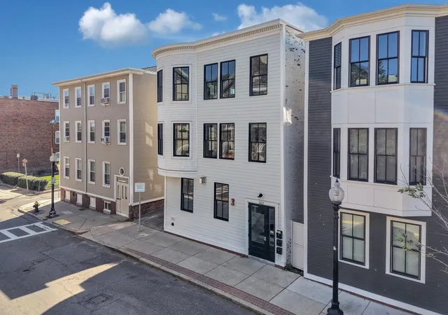Listing Photo 5 - Condo for sale in building located at 322 Bunker Hl St, Boston, MA 02129 - Unit #3