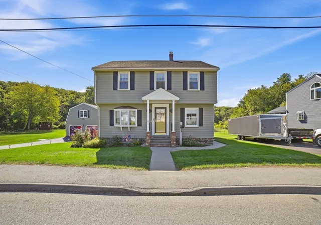Single family home for sale at 81 Rochdale St, Auburn, MA 01501 | MLS# 73584255