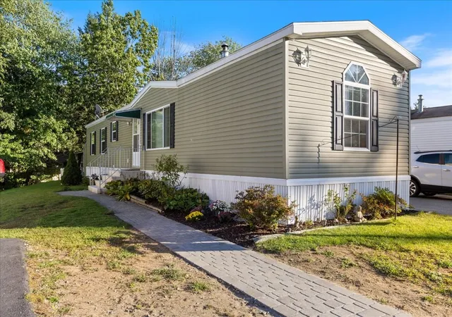 Photo 3 of Manufactured home for sale at 22 Willow Rd, Newton, NH 03858 | MLS# 73578855 | Listing updated on 2026-10-11