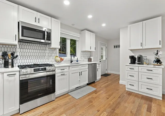Listing Photo 5 - Condo for sale in building located at 13 Gln Ter, Lynn, MA 01905 - Unit #13