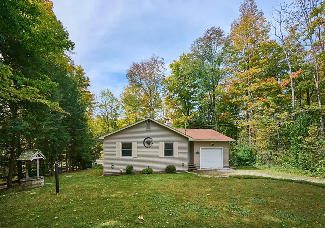Photo 3 of Single family home for sale at 126 Alan A Dale Dr, Becket, MA 01223 | MLS# 73583560 | Listing updated on 2026-10-12