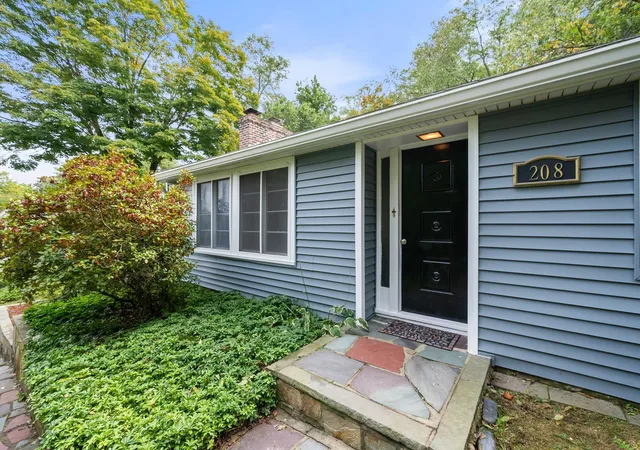 Photo 2 of Single family home for sale at 208 Mount Vernon Rd E, East Weymouth, MA 02189 | MLS# 73586151 | Listing updated on 2026-10-16