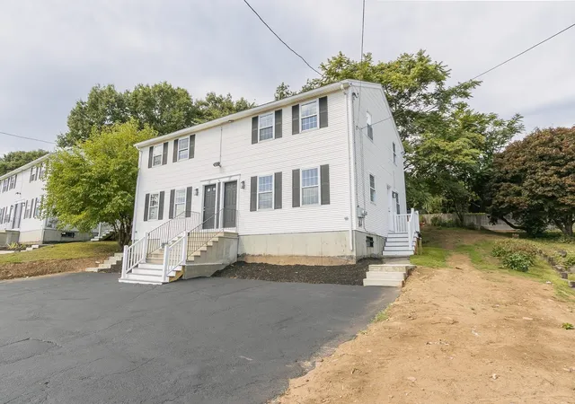 Photo 2 of Single family home for sale at 28b Boylston St, Worcester, MA 01605 | MLS# 73579794 | Listing updated on 2026-09-22