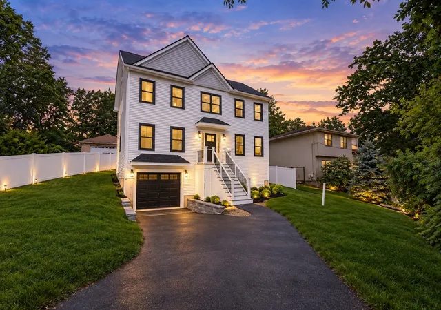 Photo 3 of Sale Pending at 305 Ridge St, Arlington, MA 02474 | MLS# 73575334 | Listing updated on 2026-09-15