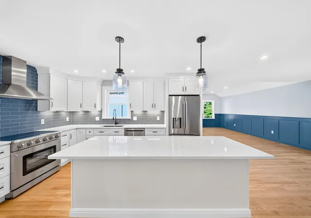 Photo 3 of Sale Pending at 305 Ridge St, Arlington, MA 02474 | MLS# 73575334 | Listing updated on 2026-09-15